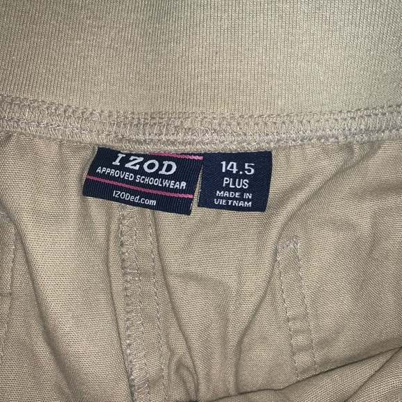 iZod Khaki Shorts - Picture 2 of 3